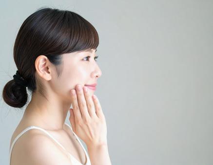 美容・スキンケア  女性 横顔 10 美容・スキンケア  女性 横顔 10の写真