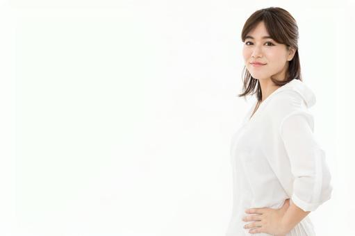 若い女性 ポーズ 腰 手 若い女性 ポーズ 腰 手の写真