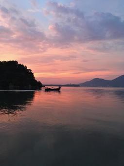 夕焼けの海 夕焼けの海の写真