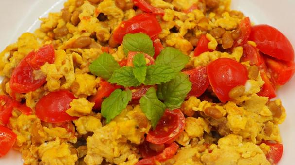 手作り・納豆とミニトマトの卵炒め（接写） 納豆,ミニトマト,卵炒めの写真素材