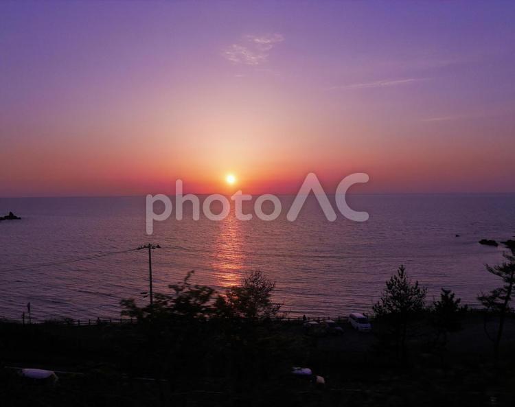 日没の日本海 秋田・山形の県境にて 旅行,国内,秋田県の写真素材