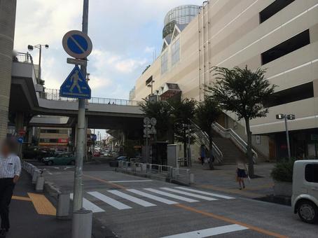 取手駅の駅前通り、駅ビルと西口の風景 取手駅の駅前通り、駅ビルと西口の風景の写真