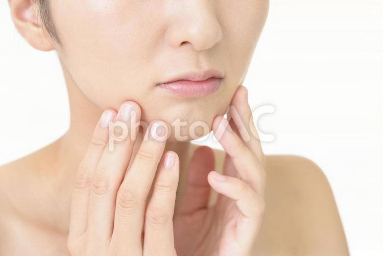 肌荒れに悩む女性 女性,スキンケア,美容の写真素材