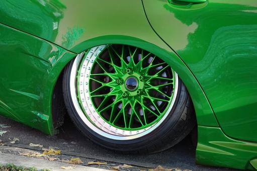 車高を下げた車(緑) 車高を下げた車(緑) ローダウン,ローライダー,シャコタンの写真素材
