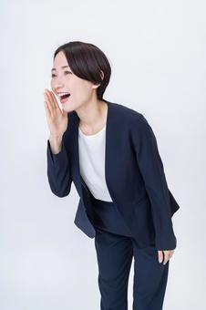 エールを送る女性 エールを送る女性 ビジネス,営業,会社員の写真素材