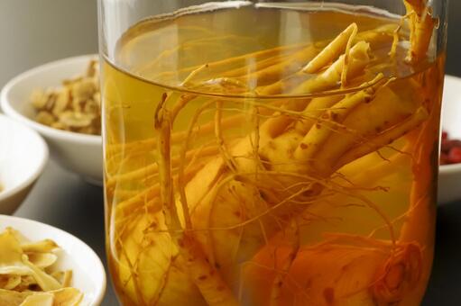 高麗人参の薬用酒と薬膳の食材 薬膳,漢方,和漢の写真素材
