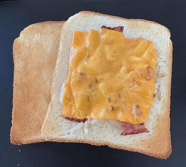 ベーコンにスライスチーズのトーストの昼食 昼食,チーズ,トーストパンの写真素材