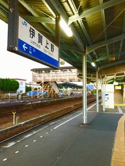 関西本線の伊賀上野駅ホーム 関西本線,伊賀上野駅,伊賀上野の写真素材