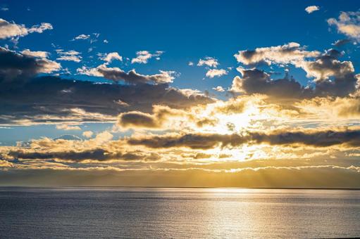 鹿児島　鹿児島湾の早朝の海 鹿児島湾,鹿児島,海の写真素材