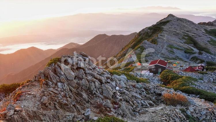 大天井岳の夜明け 山,北アルプス,登山の写真素材