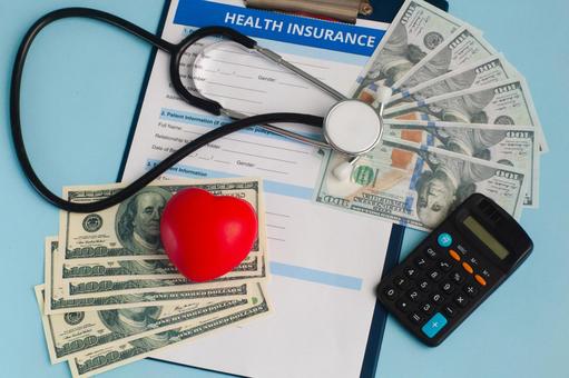 保健申込書　紙幣とハート 契約,申請,医療保険の写真素材