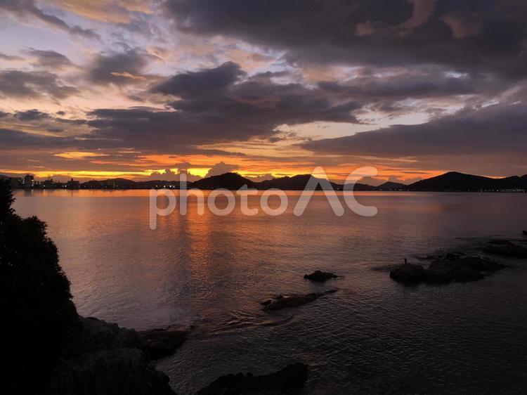 夕暮れ 日暮れ,水域,暁の写真素材