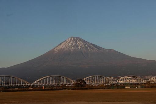 富士山 富士山,河川敷,山の写真素材