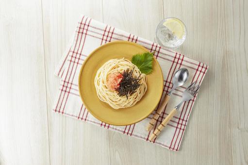 和風たらこパスタ 真俯瞰 和風たらこパスタ 真俯瞰の写真