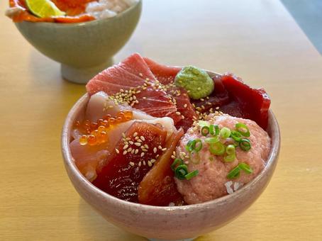 海鮮丼 海鮮丼 海鮮丼,刺身,イクラの写真素材