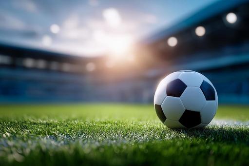 光に包まれたサッカーフィールドのボール 光に包まれたサッカーフィールドのボールの写真