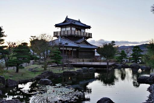 たそがれの池田城 たそがれの池田城 池田城跡公園,展望台,休憩所の写真素材