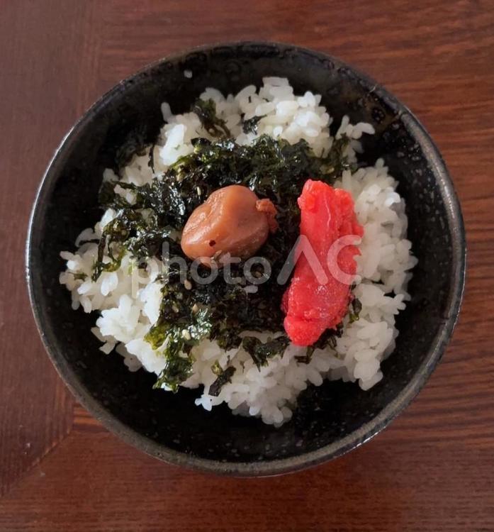 韓国ジャバンのりと明太子と鰹梅の茶碗飯 茶碗飯,韓国ジャバンのり,明太子の写真素材