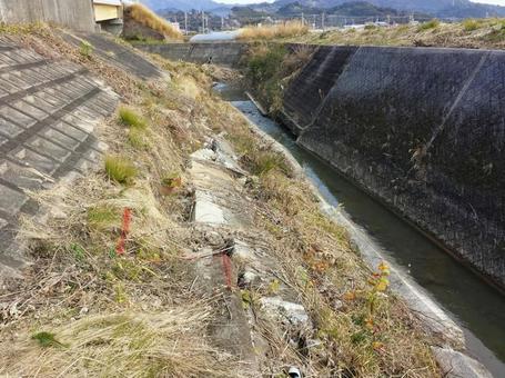 Photo, a river, seawall, collapse, 