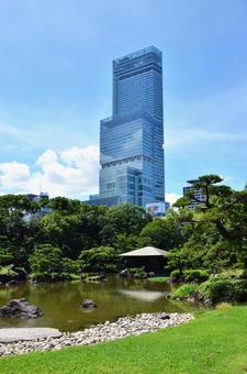 慶沢園の東屋とあべのハルカス 慶沢園の東屋とあべのハルカス 慶沢園,公園,庭園の写真素材