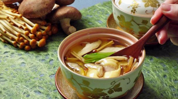 きのこの餡かけ茶碗蒸し(スプーンあげ) きのこの餡かけ茶碗蒸し(スプーンあげ) 茶碗蒸し,茶わん蒸し,きのこの写真素材