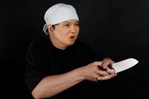 包丁を持つ料理人 包丁を持つ料理人の写真