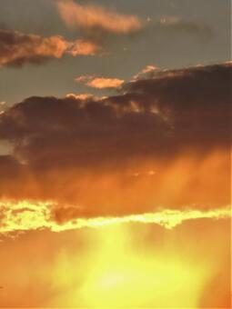 261　崇める輝く夕陽の写真