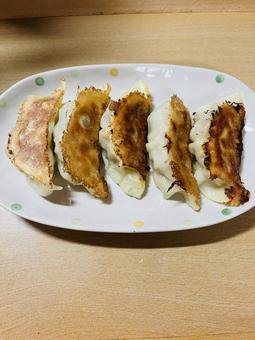 餃子 中華,焼き餃子,焼きたての写真素材