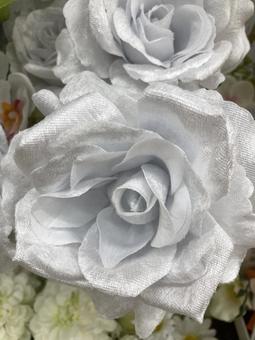 白いバラの造花 白いバラの造花の写真