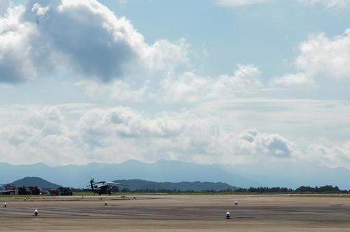 美しい空と風景に包まれた芦屋航空祭の写真