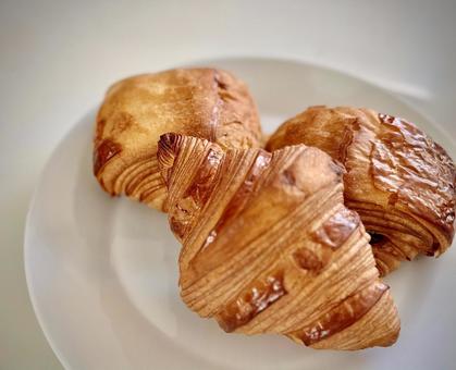 クロワッサン クロワッサン,パン・オ・ショコラ,朝食の写真素材