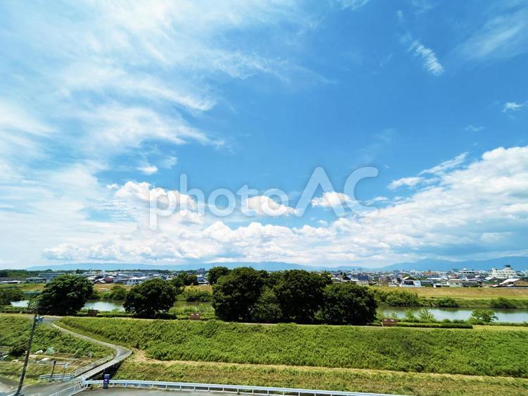屋上から見る木々と空模様 空模様,空,雲の写真素材