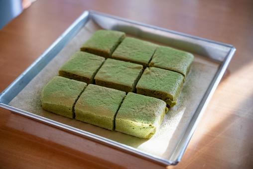 焼きたて抹茶スクエアケーキの写真