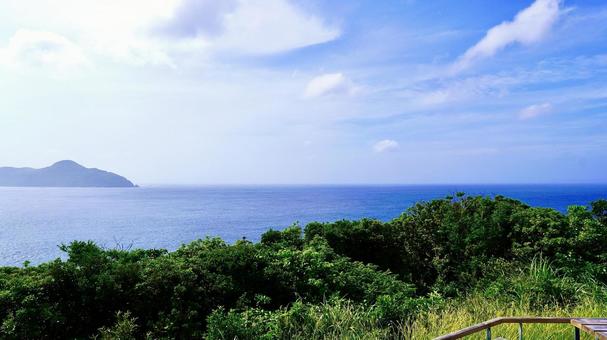 沖縄県座間味村神の浜展望台から見える風景 沖縄県座間味村神の浜展望台から見える風景の写真