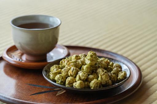 Matcha popcorn on tatami mats, JPG Matcha popcorn on tatami mats, JPG