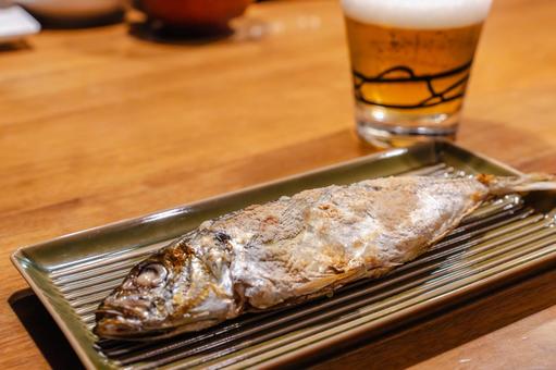 焼き魚とビールの夕食 焼き魚とビールの夕食 焼き魚,夕食,食卓の写真素材