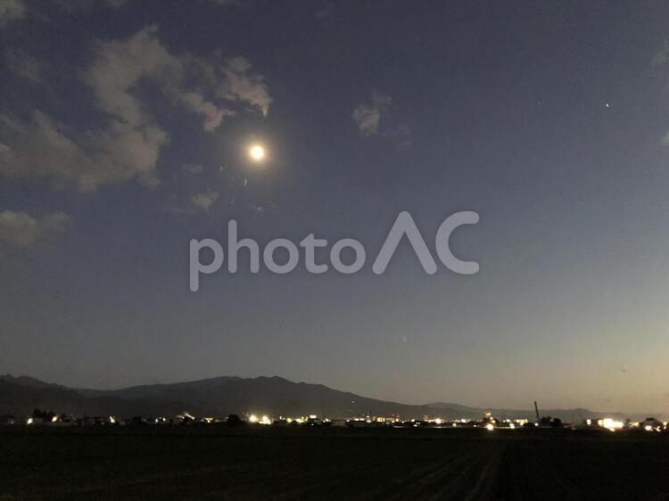 山形　１０月　夕やけ　空　雲　 山形,１０月,夕やけの写真素材