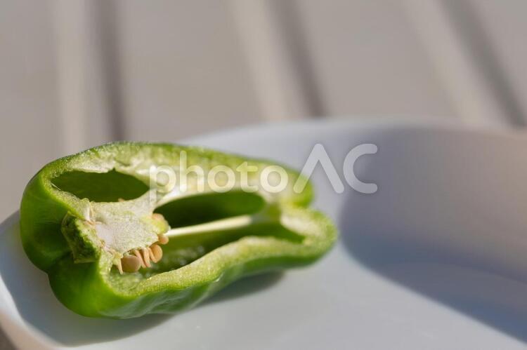 輪切りのピーマン ピーマン,輪切り,野菜の写真素材