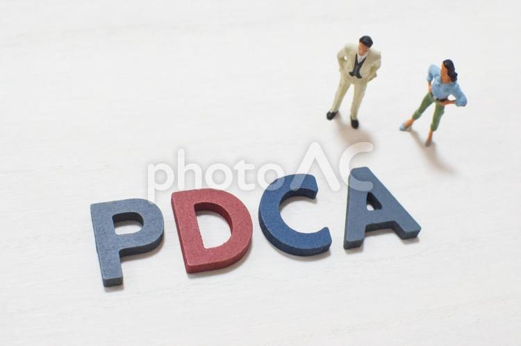 PDCAの文字とビジネスマン① pdca,ビジネス,用語の写真素材