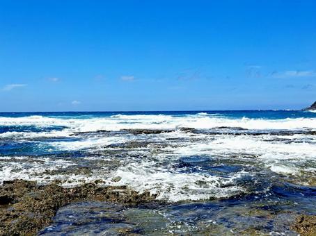 奄美大島 海 波 奄美大島 海 波 海,波,波しぶきの写真素材