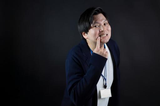 歯のトラブルを示す男性 歯のトラブルを示す男性 男性,歯,トラブルの写真素材