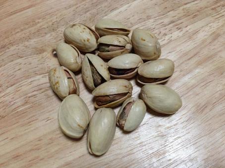 米輸入の多数の殻付きピスタチオ（ナッツ ピスタチオ,ナッツの女王,ナッツの写真素材