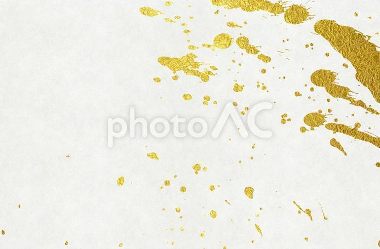白色の和紙に金色のしぶきの模様の背景画像 背景,金,和風の写真素材