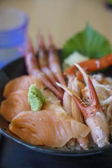豪華海鮮丼（サーモン・カニ・甘エビ） 海鮮丼,サーモン,カニの写真素材