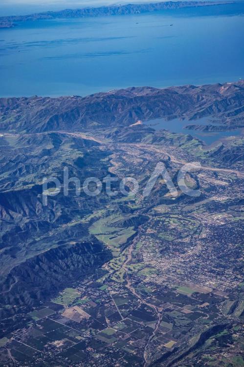アメリカ西部の鮮やかな丘陵地 アメリカ,西部,丘陵地の写真素材