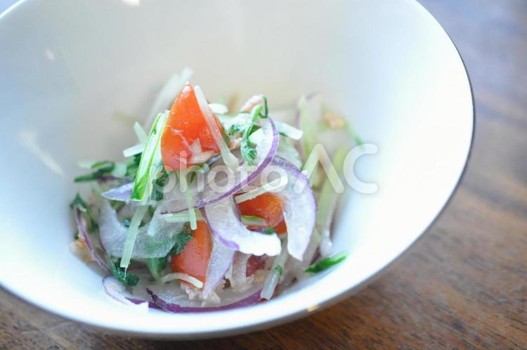 水菜とトマトのドレッシング和え 家庭料理,手作り料理,おかずの写真素材