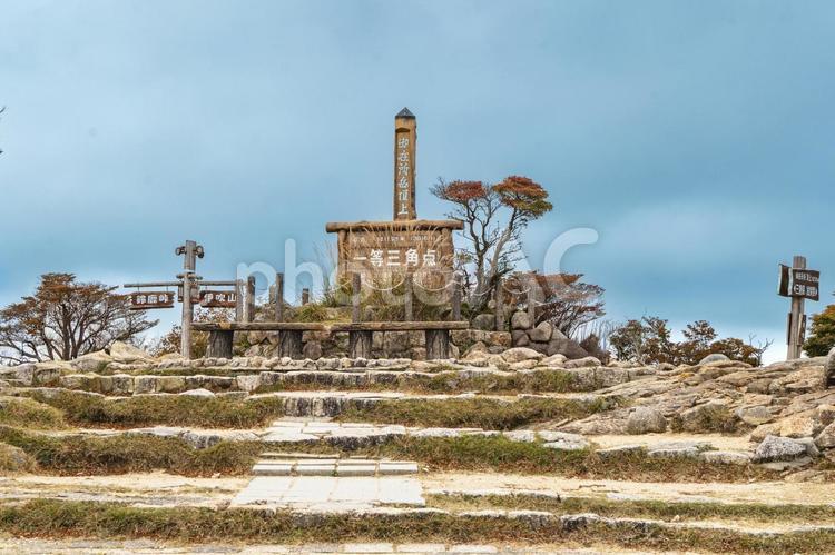 三重　御在所岳　山頂の一等三角点 御在所岳,山,御在所山の写真素材
