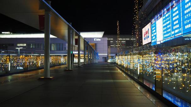 高崎駅＆駅前・クリスマスの夜景（高崎市） クリスマス,イルミネーション,冬の写真素材