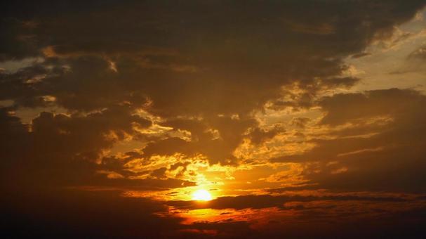 夏の空・茜色の夕焼け&太陽 夏の空・茜色の夕焼け&太陽 夏,夕焼け,太陽の写真素材