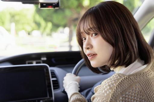 若い女性 運転 若い女性 運転の写真